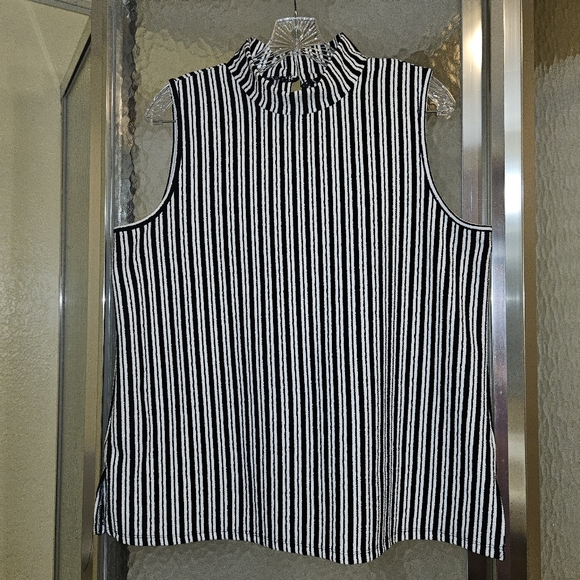 Cable & Guage XL B/W High Neck Sleeveless Striped Top AA-1437 - Picture 8 of 10